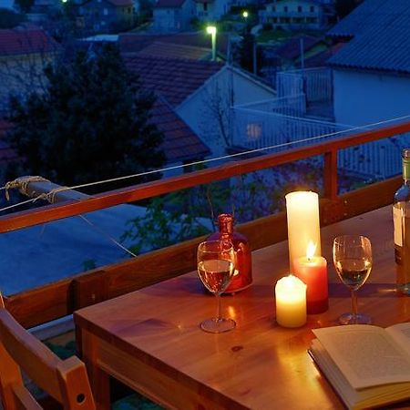 Apartments Mira Gornji Karin Bilik gambar