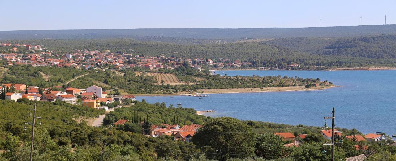 Apartments Mira Gornji Karin Luaran gambar