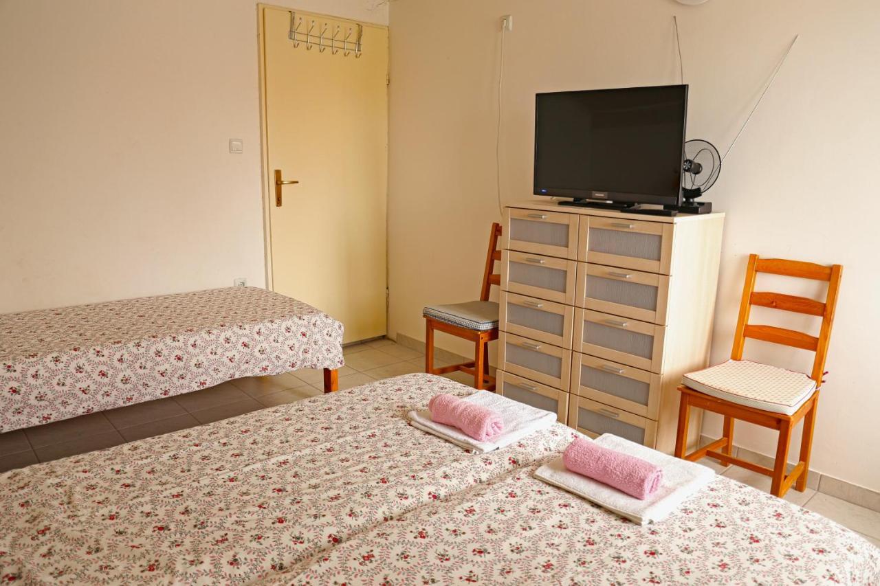 Apartments Mira Gornji Karin Luaran gambar