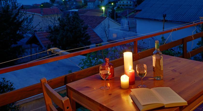 Apartments Mira Gornji Karin Bilik gambar