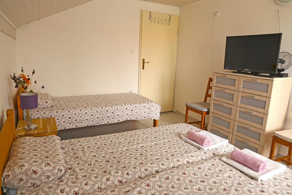 Apartments Mira Gornji Karin Luaran gambar