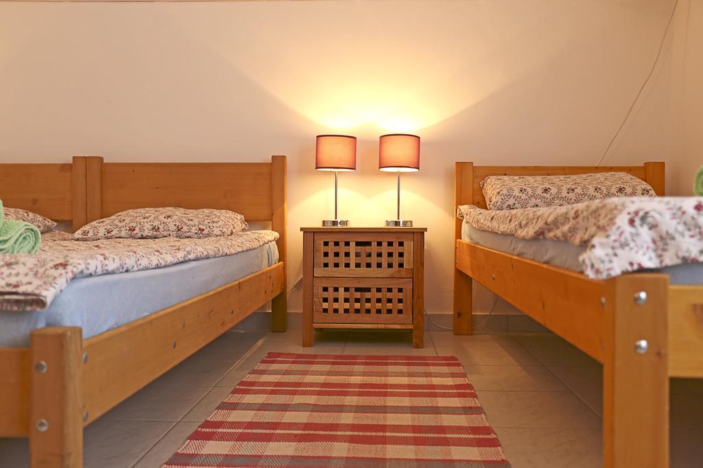 Apartments Mira Gornji Karin Luaran gambar