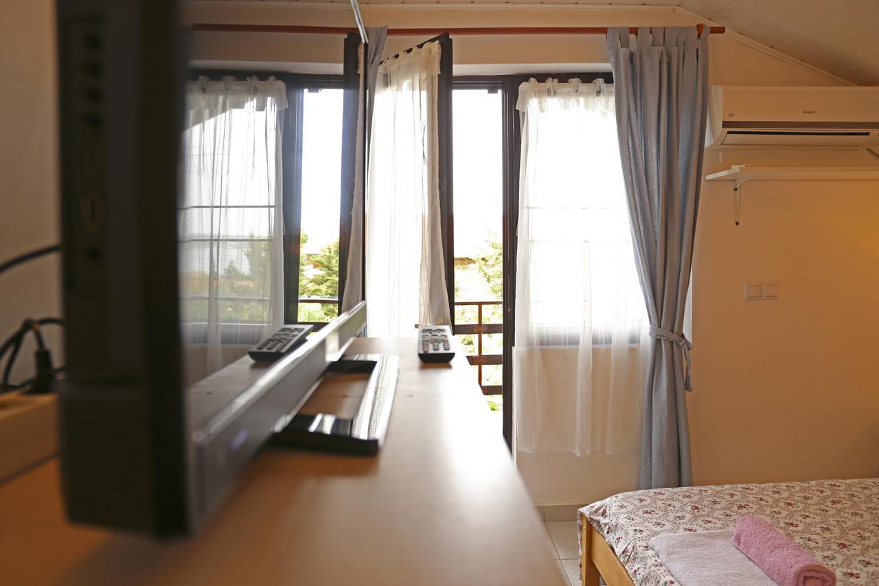Apartments Mira Gornji Karin Luaran gambar