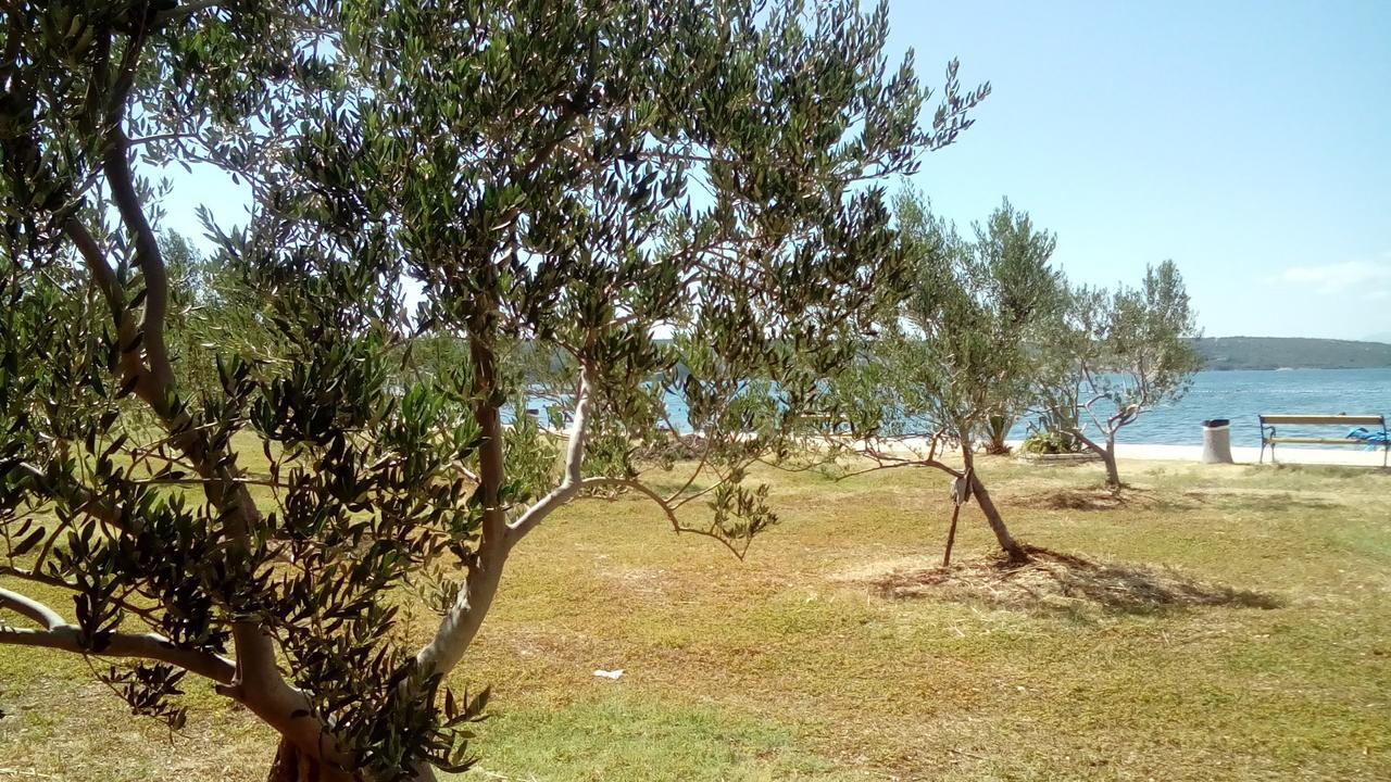 Apartments Mira Gornji Karin Luaran gambar