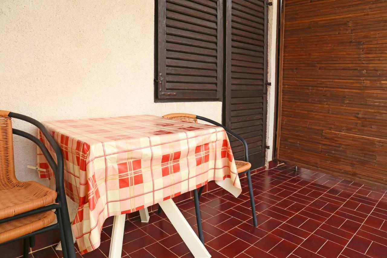 Apartments Mira Gornji Karin Luaran gambar