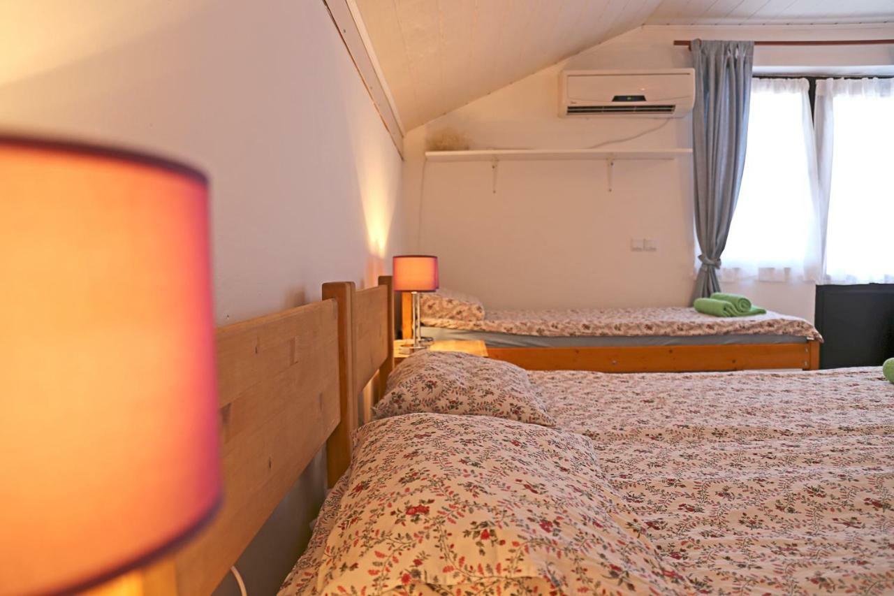 Apartments Mira Gornji Karin Luaran gambar